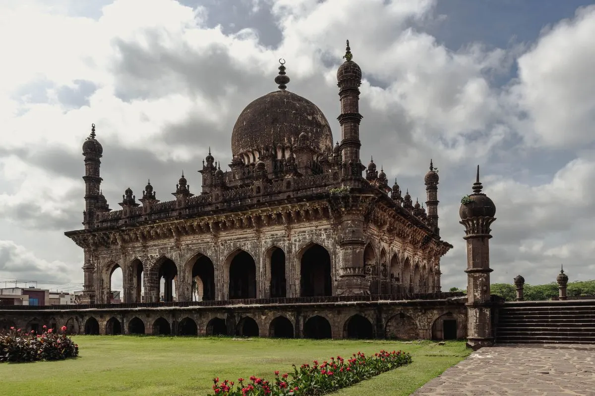 Qutub Shahi Tombs
