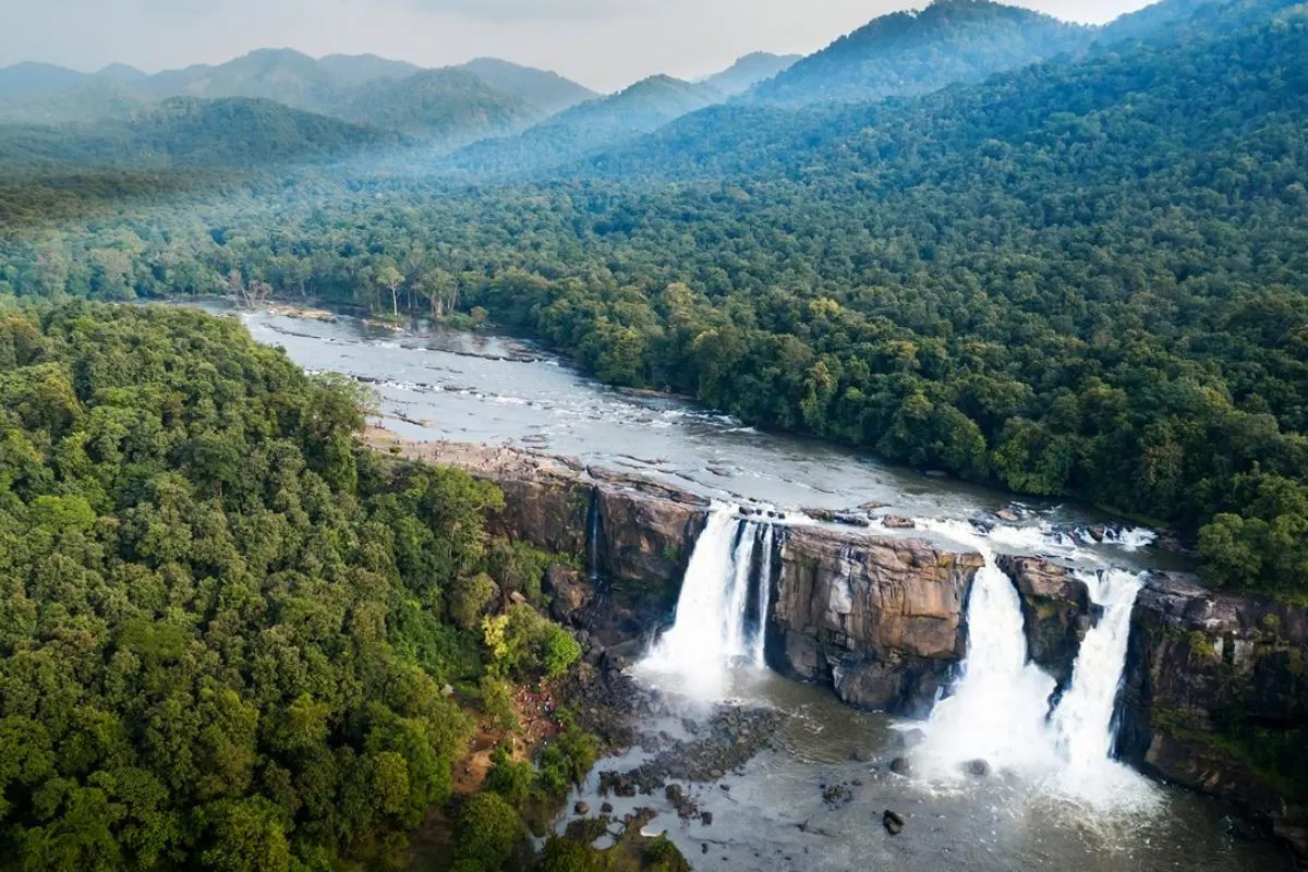 5 Days Athirappilly Munnar Alleppey Escape