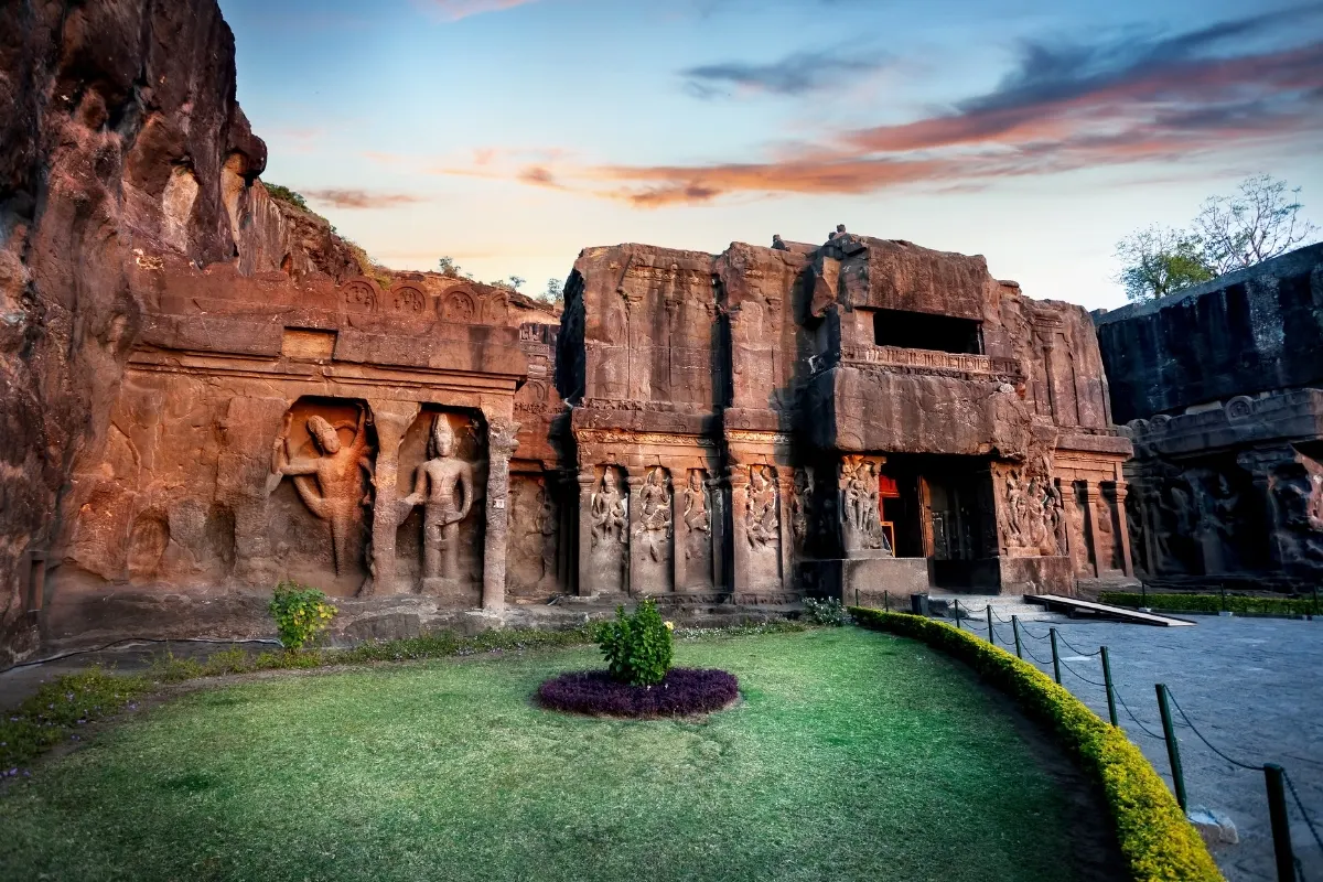 6 Days Lonavala Nashik Shirdi Ajanta Ellora Yatra from Mumbai