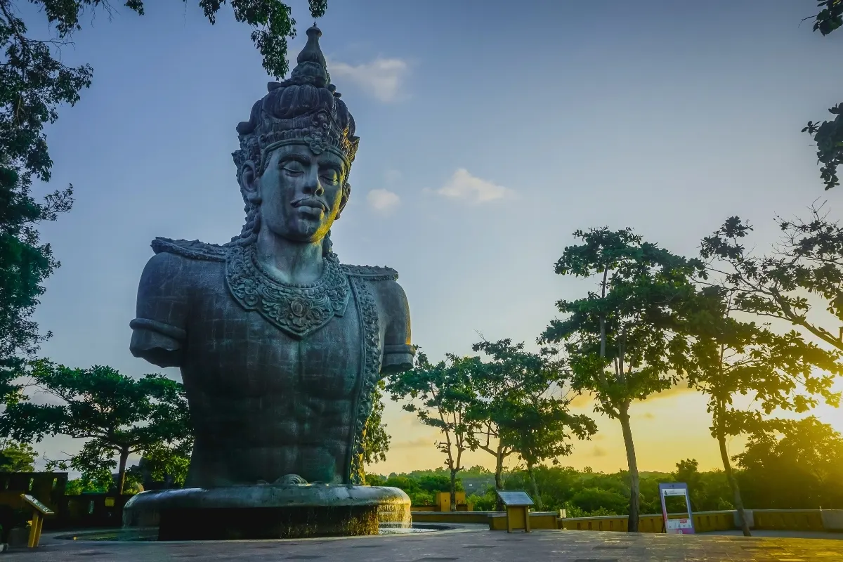Wisnu Statue