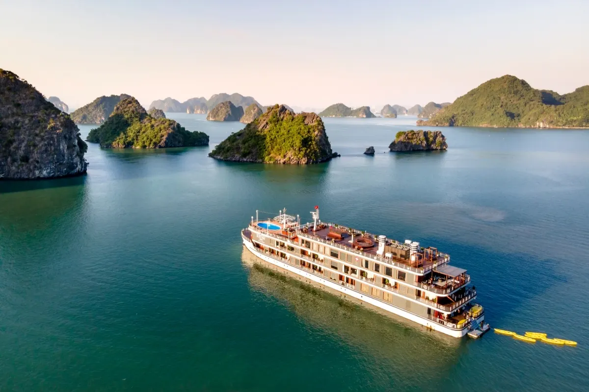 Cruise Boat